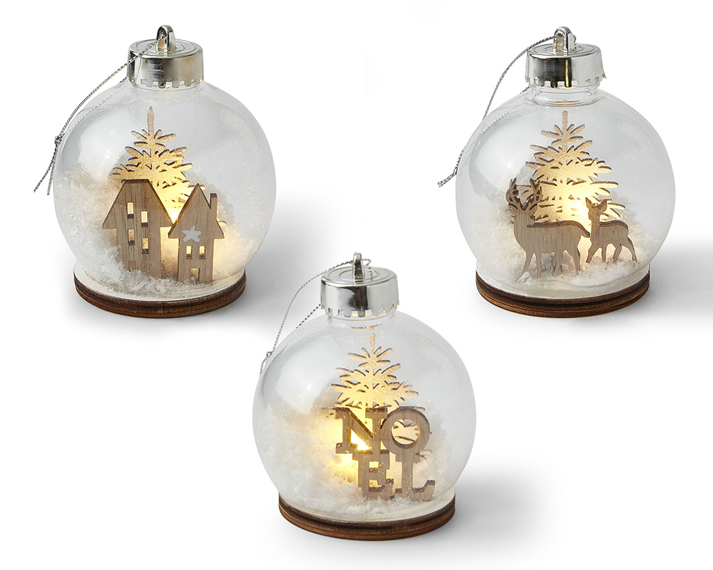 ALT: Módní jednobarevné bílé a dřevěné ozdoby na vánoční stromek koupíte v Pepco